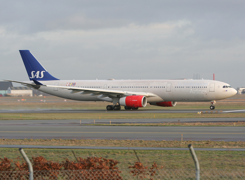 File:SAS Scandinavian Airlines A330-343 (LN-RKH) taxiing at Copenhagen Airport.jpg