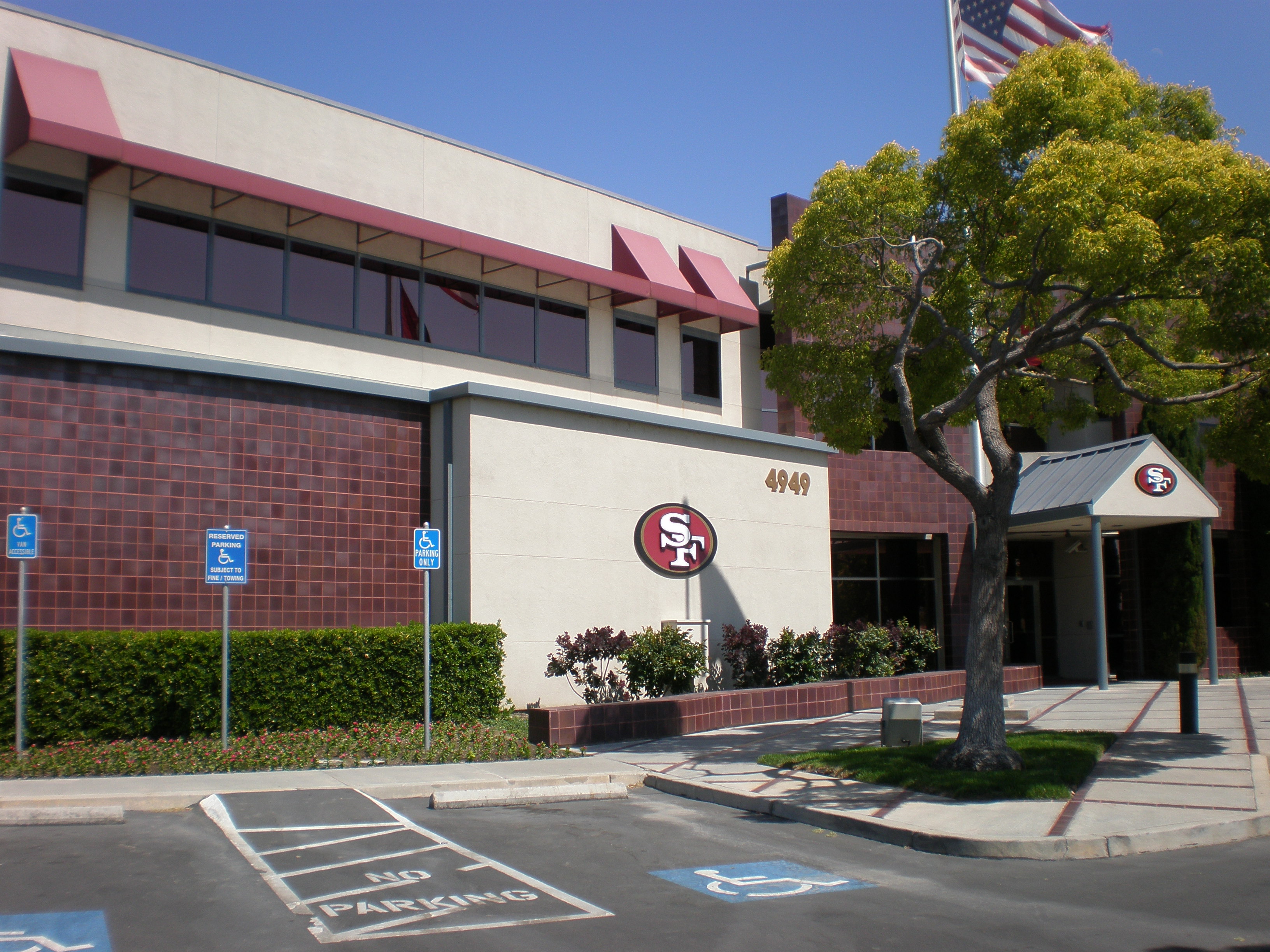 File:SF 49ers HQ front 2.JPG - Wikimedia Commons