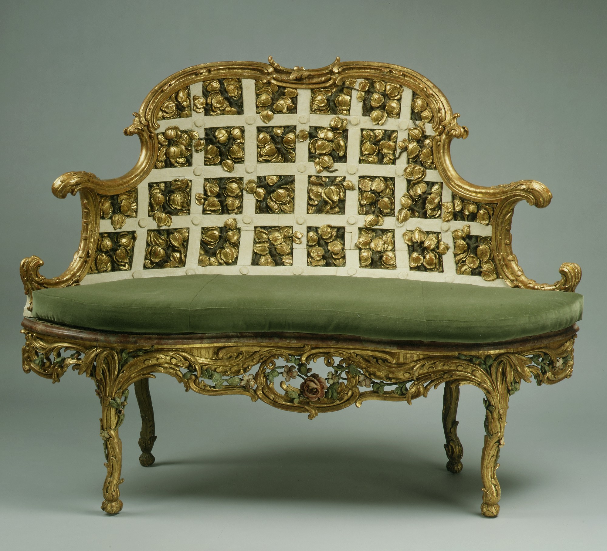 Мебель 17 века. Мебель рококо 18 века Франция. Кресло Людовик 16 классицизм. Козетка Барокко. Кресло рококо 18 век.