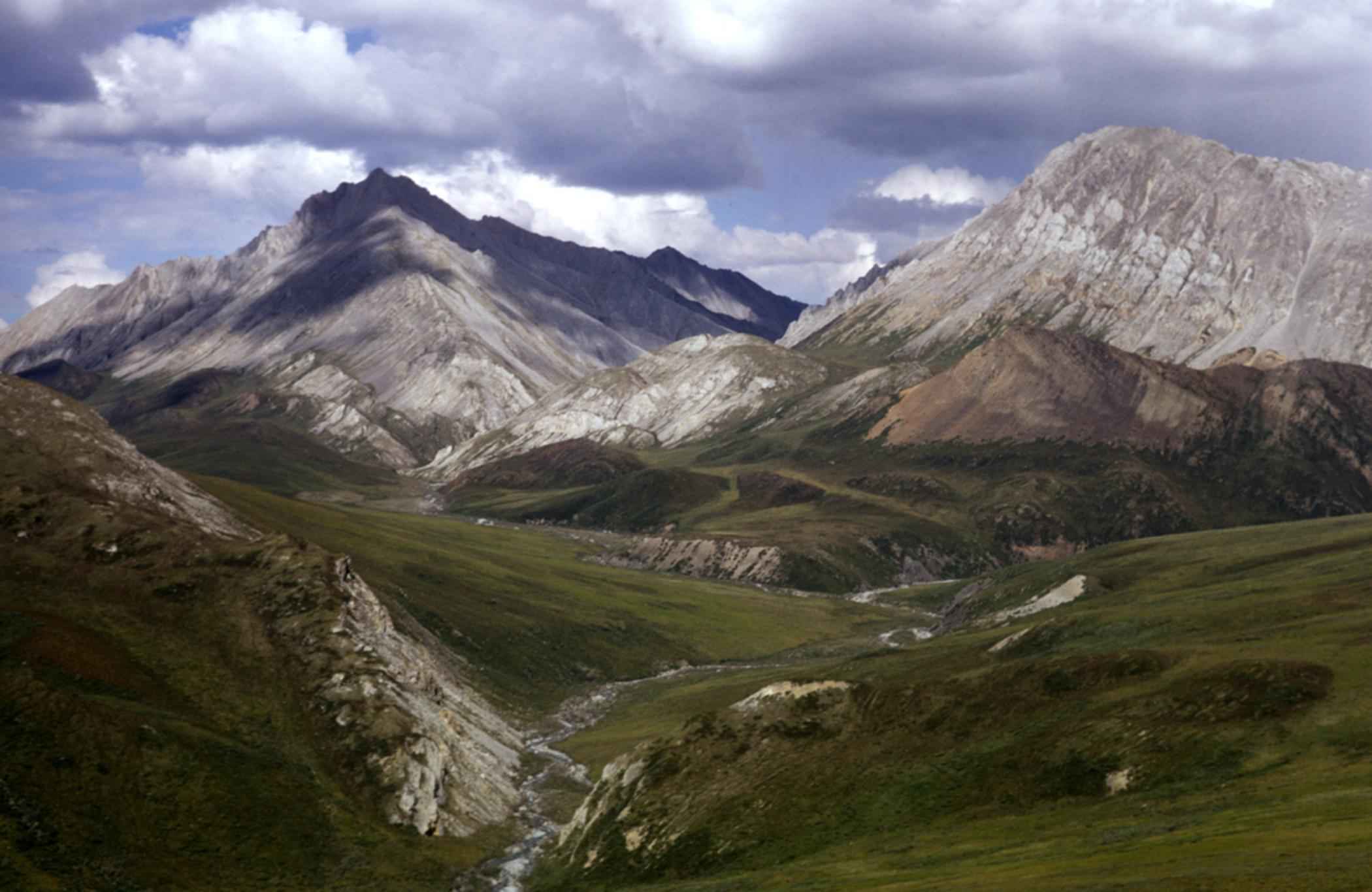 File:Summer landscape in mountains.jpg - Wikimedia Commons