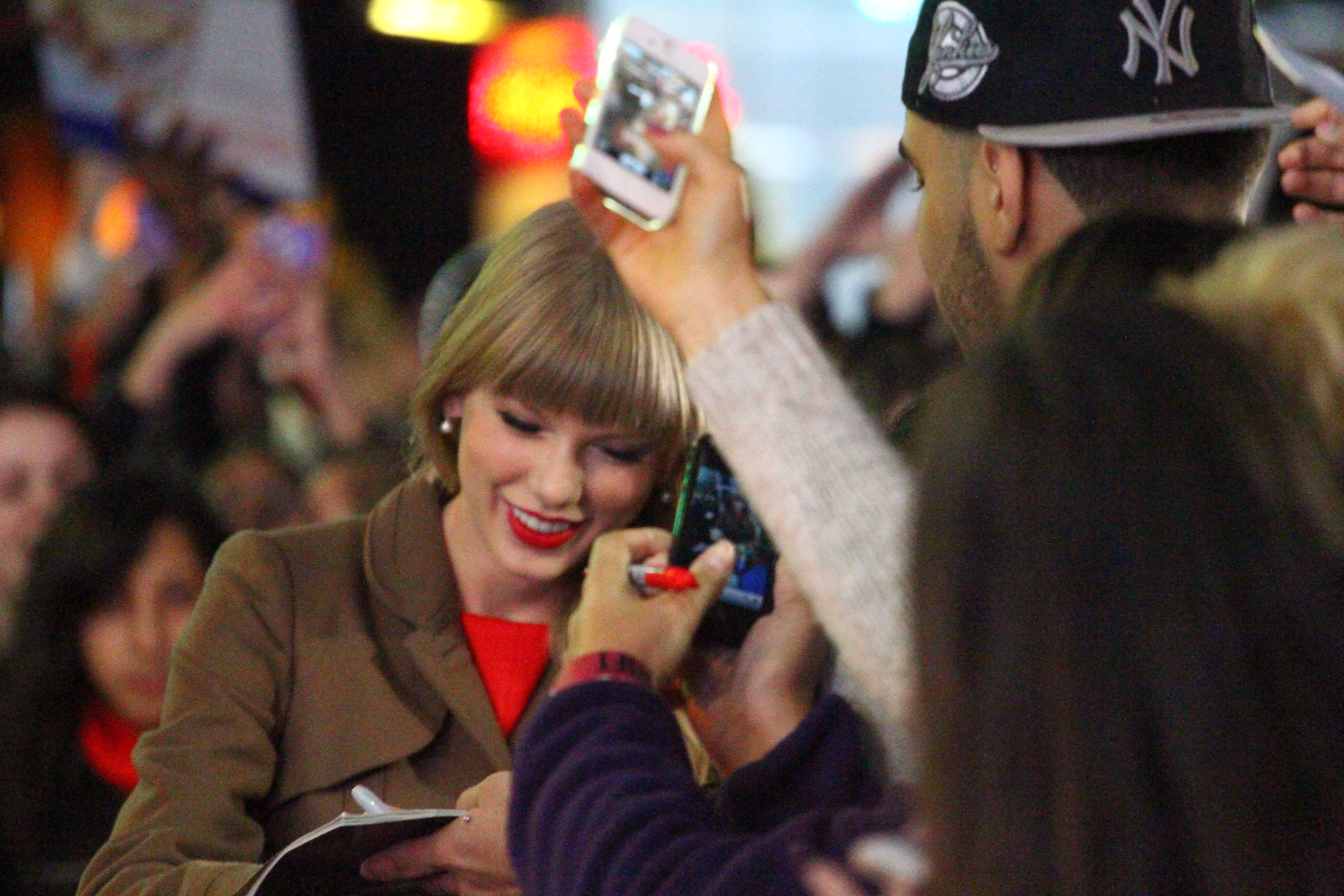 Taylor Swift Helped Homeless and Pregnant Fan Buy House