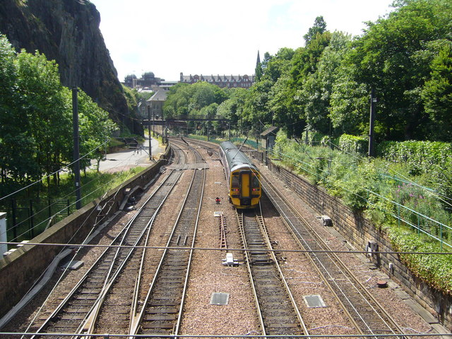 File:Train in Princes Street Gardens - geograph.org.uk - 1944220.jpg