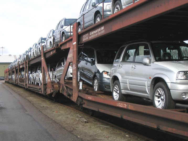 File:Train of cars on Rotterdam harbour.JPG