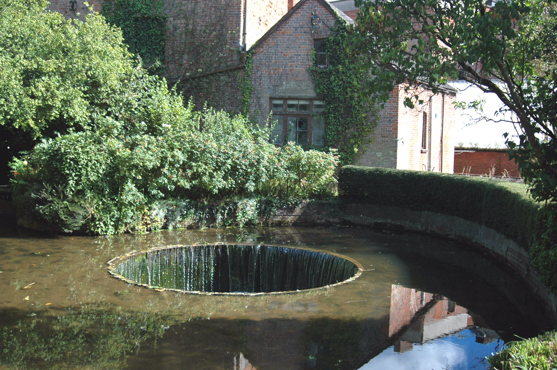 File:Tumbling weir Devon 2.jpg - Wikimedia Commons