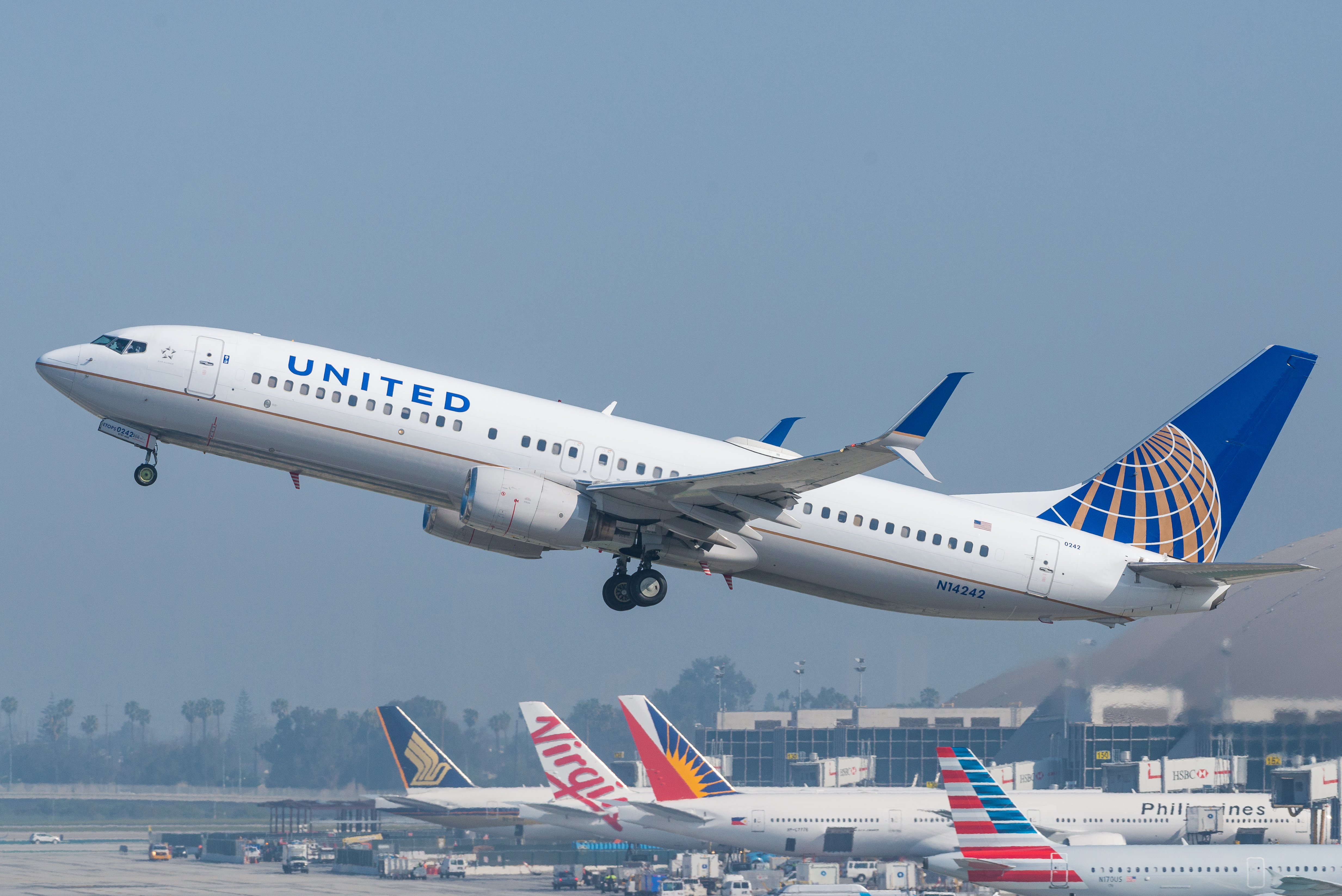 united boeing 737 800