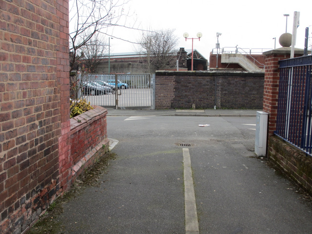 File:View across Queen's Road - geograph.org.uk - 3342821.jpg