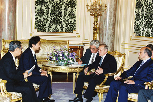 File:Vladimir Putin in Japan 3-5 September 2000-17.jpg