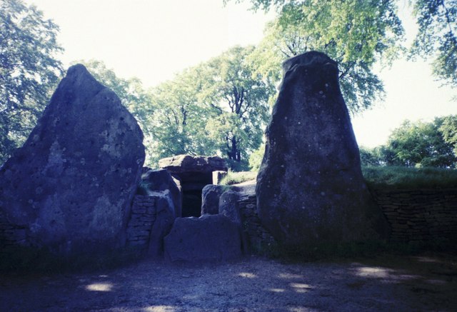 File:Wayland Smithy - geograph.org.uk - 172089.jpg