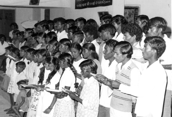 File:Youth choir, Champa, India, 1973 (16881061259).jpg