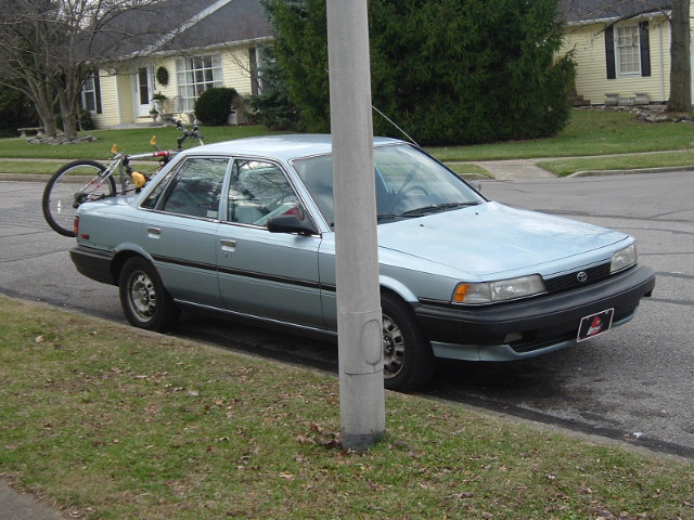 File:1991 Toyota Camry sedan 01.jpg