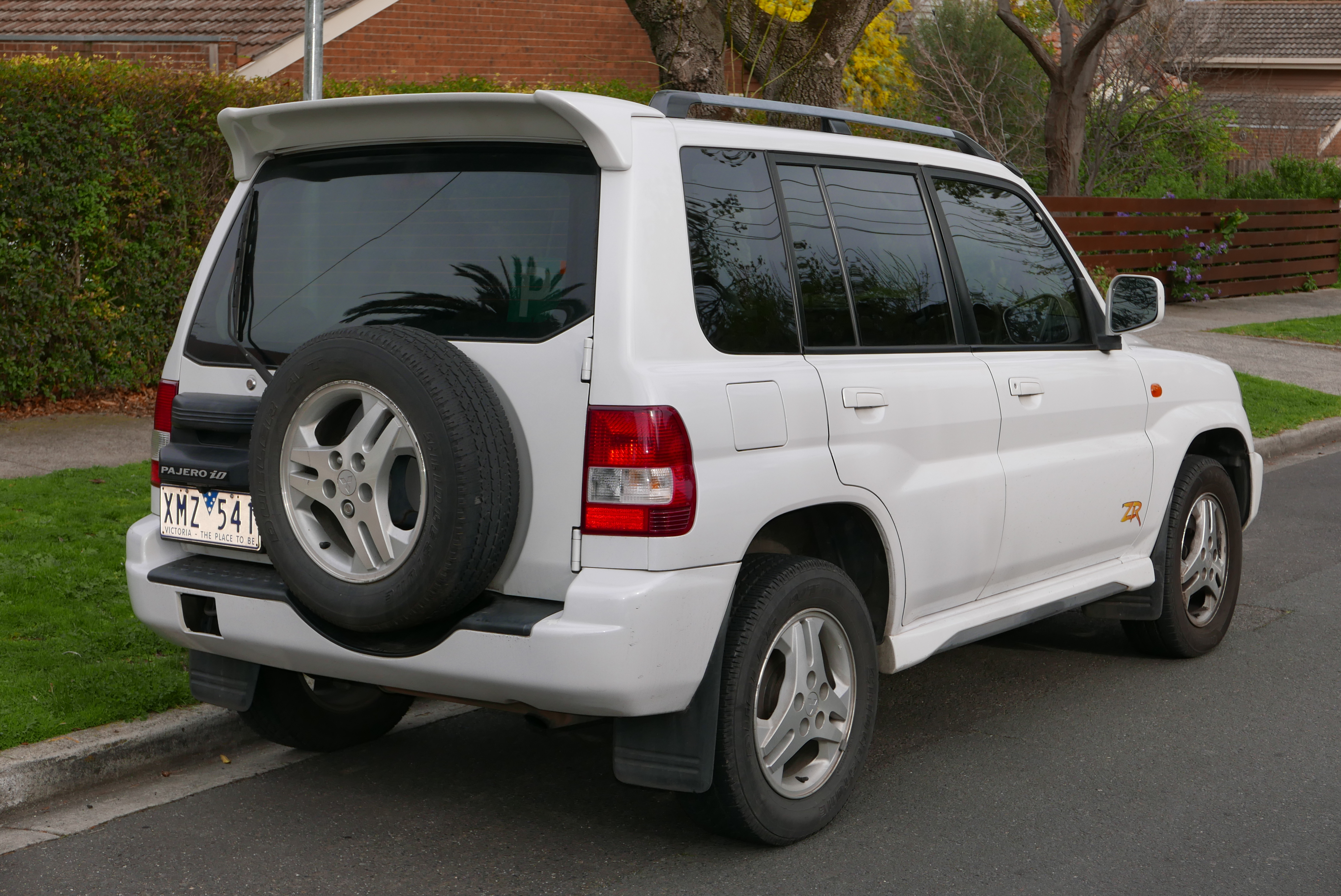 mitsubishi pajero io 
