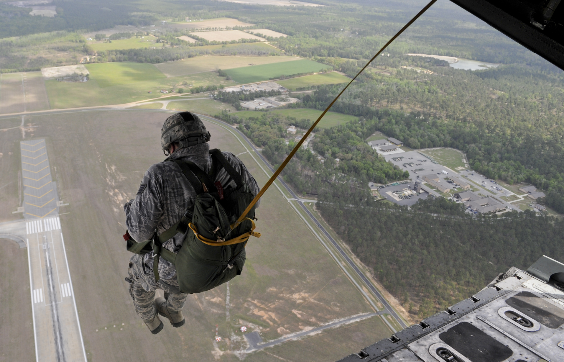 File:820th static line jump.jpg - Wikimedia Commons