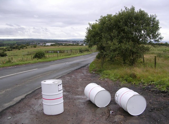 File:Abandoned Oil Drums - geograph.org.uk - 232335.jpg