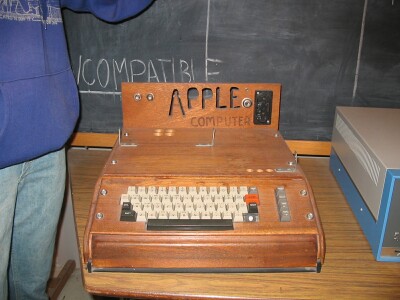 File:Apple 1 computer.jpg