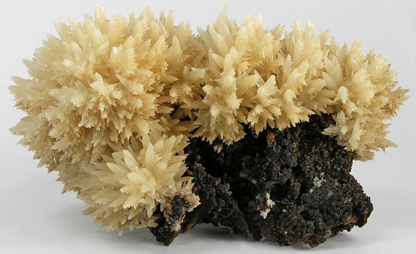 File:Aragonite-210767.jpg