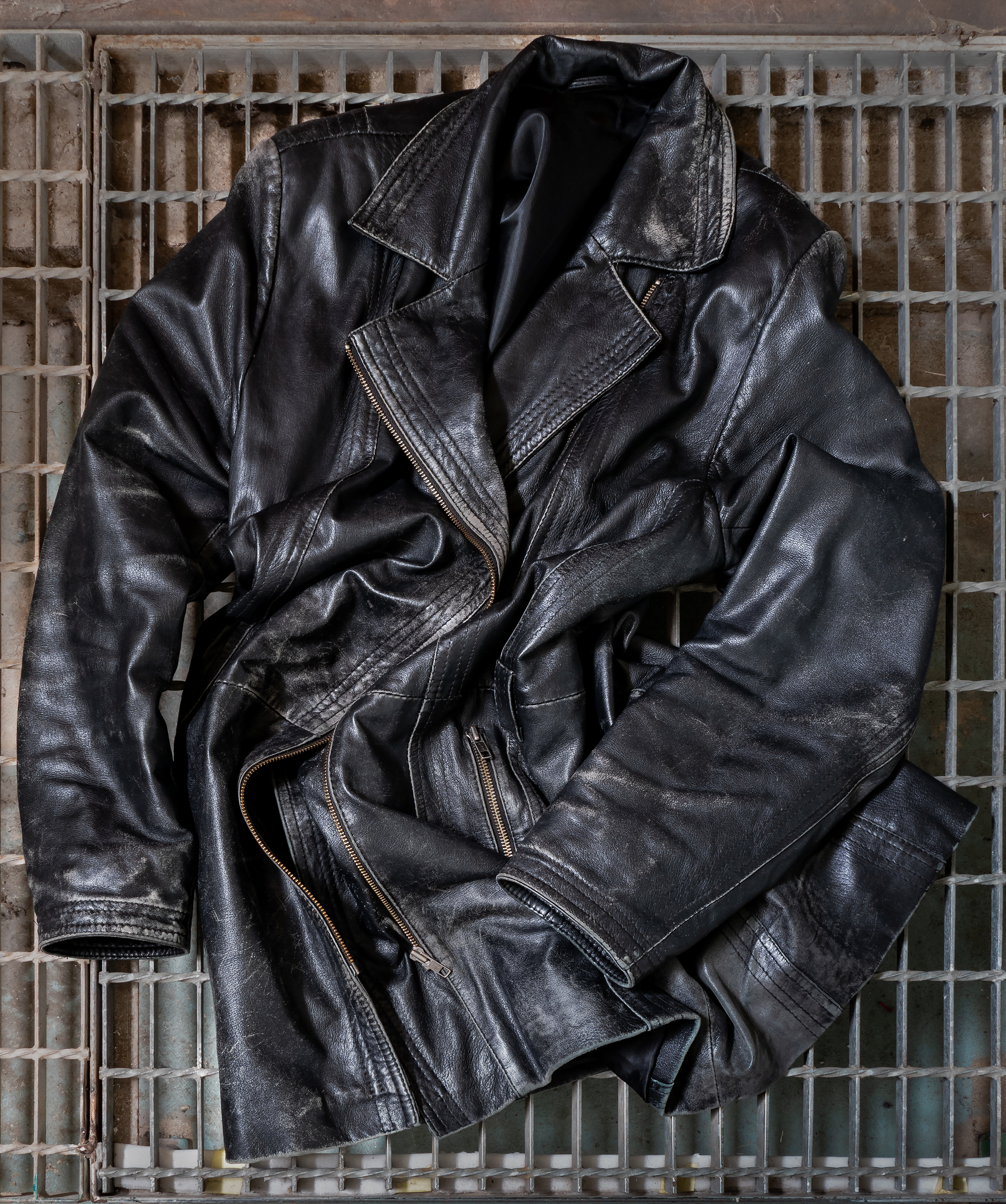 File:Black worn leather jacket.jpg - Wikimedia Commons
