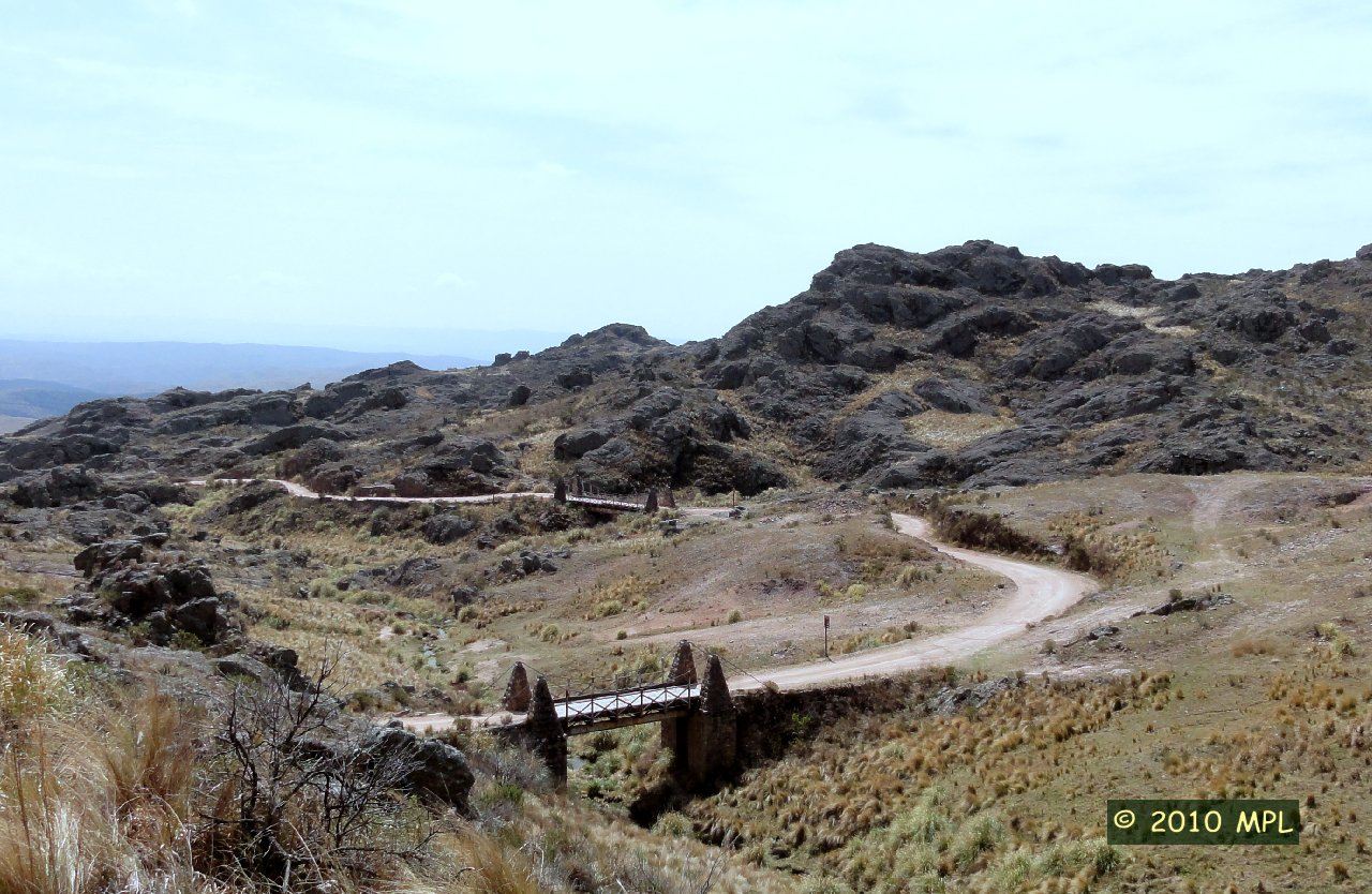 File:Camino-puentes-colgantes.JPG Commons