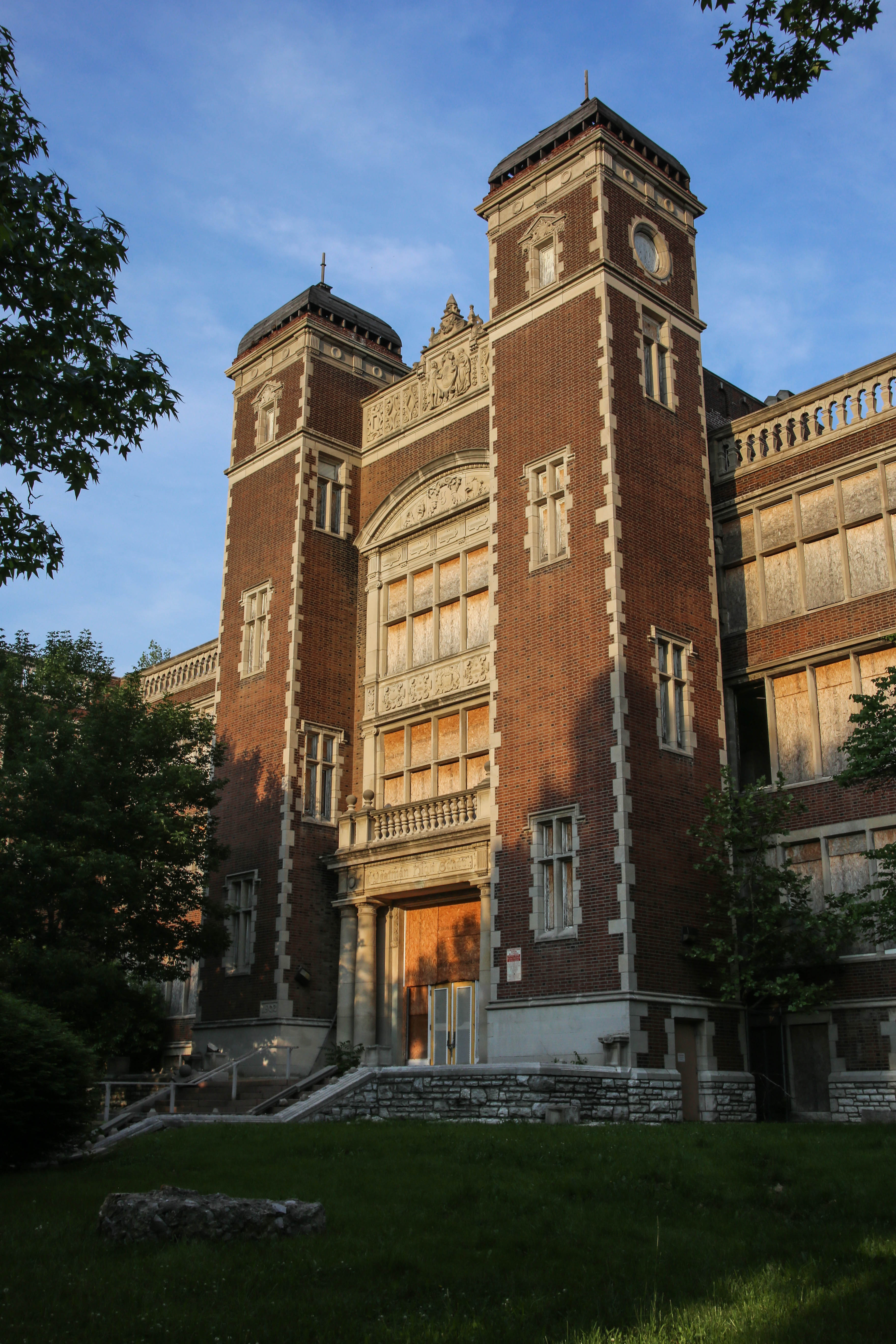 File:Central High School, St. Louis, www.waldenwongart.com - Wikimedia Commons