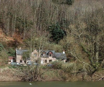 File:Cottage overlooking the River Wye - geograph.org.uk - 734318.jpg