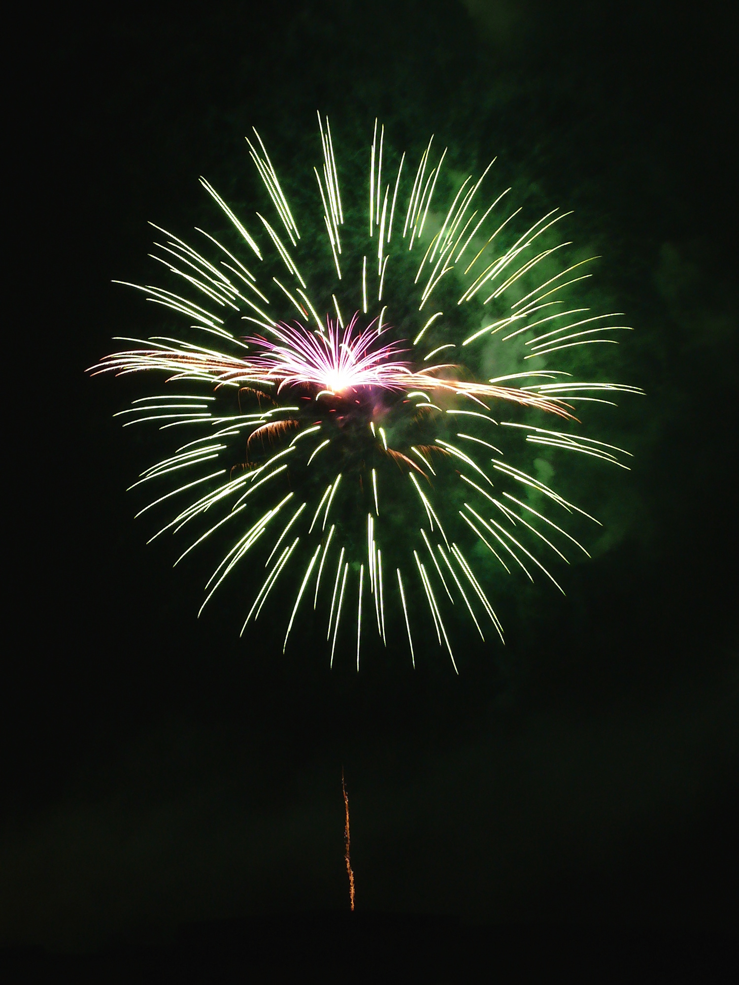 Fusées feu d'artifice. puissante