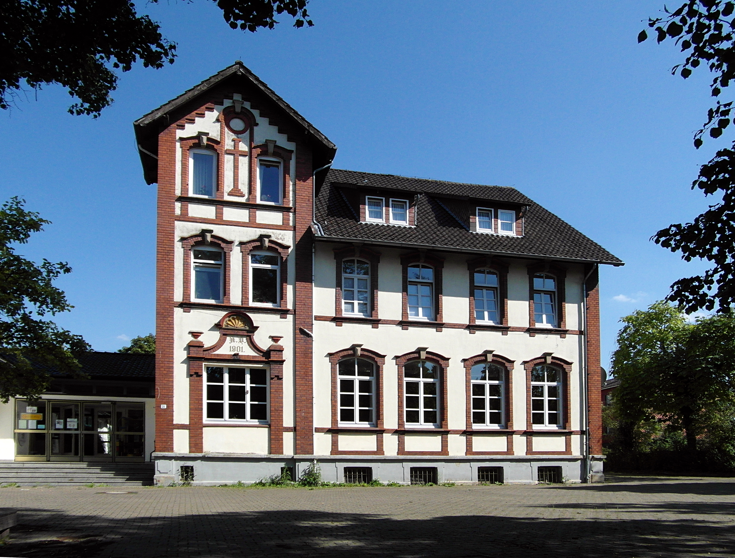 Die Volksschule Neustadtstraße 31 in Gestorf wurde im Jahre 1901 erbaut