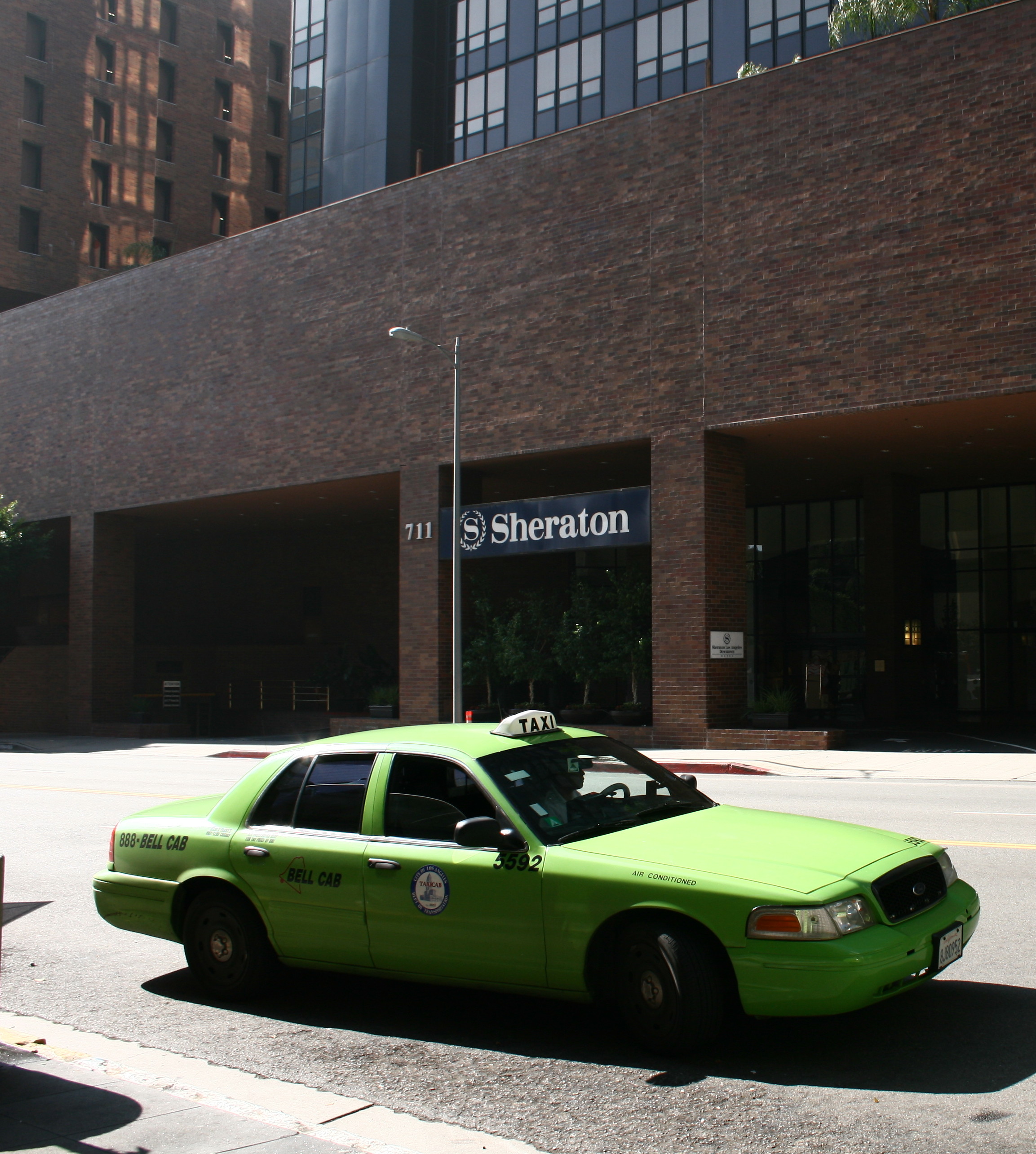 Таксопарк зеленый. Зеленое такси. Green Taxi. ФОТОТАКСИ С зеленым огоньком.