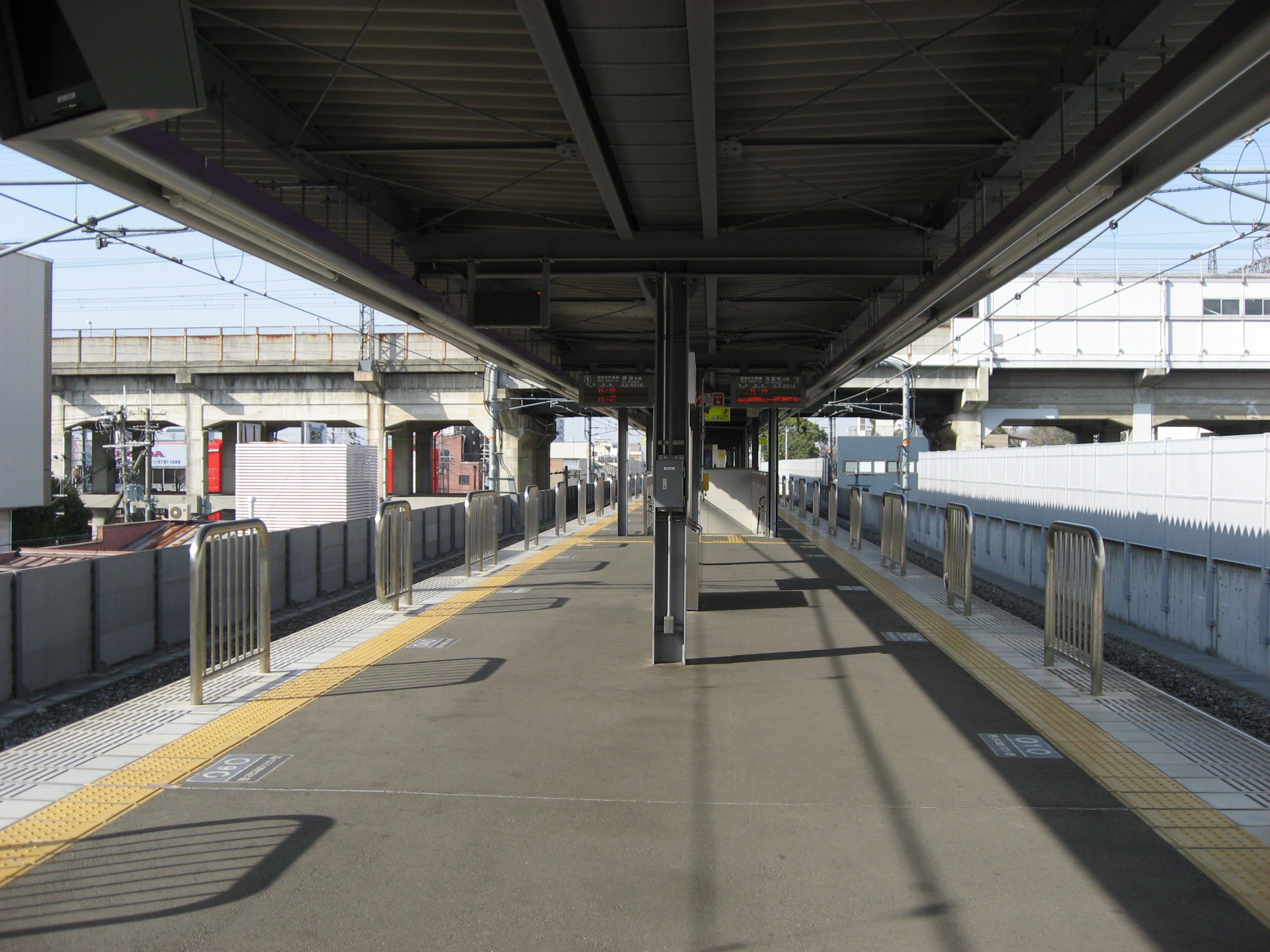 File Jr河内永和駅プラットホーム Jpg Wikimedia Commons