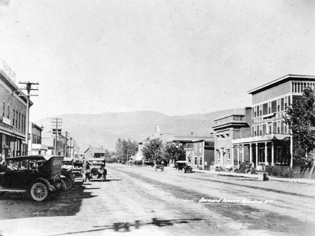 File:Kelowna 1920.jpg