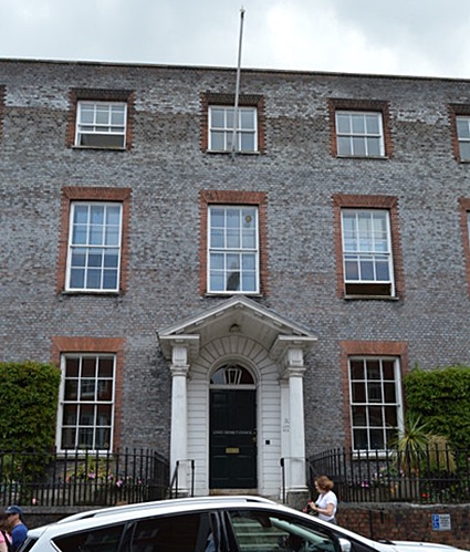 File:Lewes House-geograph.org.uk-4782594.jpg