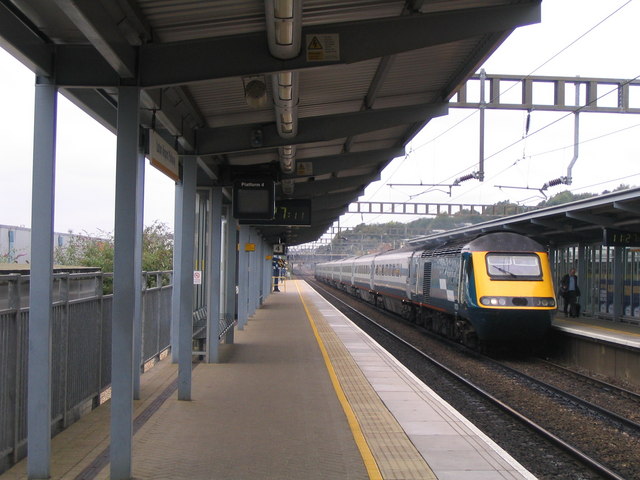 File:Luton Airport Parkway Station - geograph.org.uk - 551774.jpg