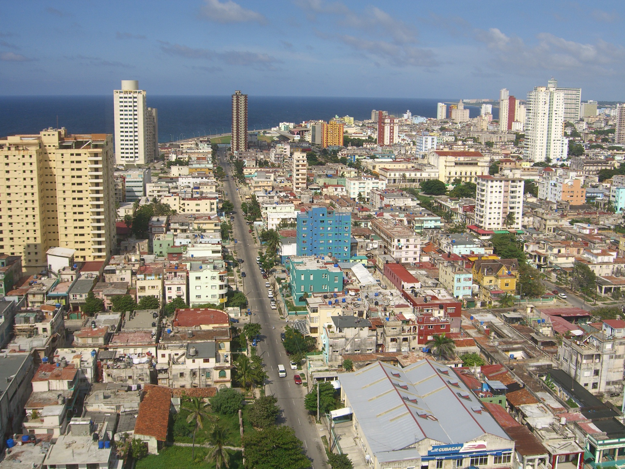 FileLínea, La Habana, Cuba.jpg Wikimedia Commons