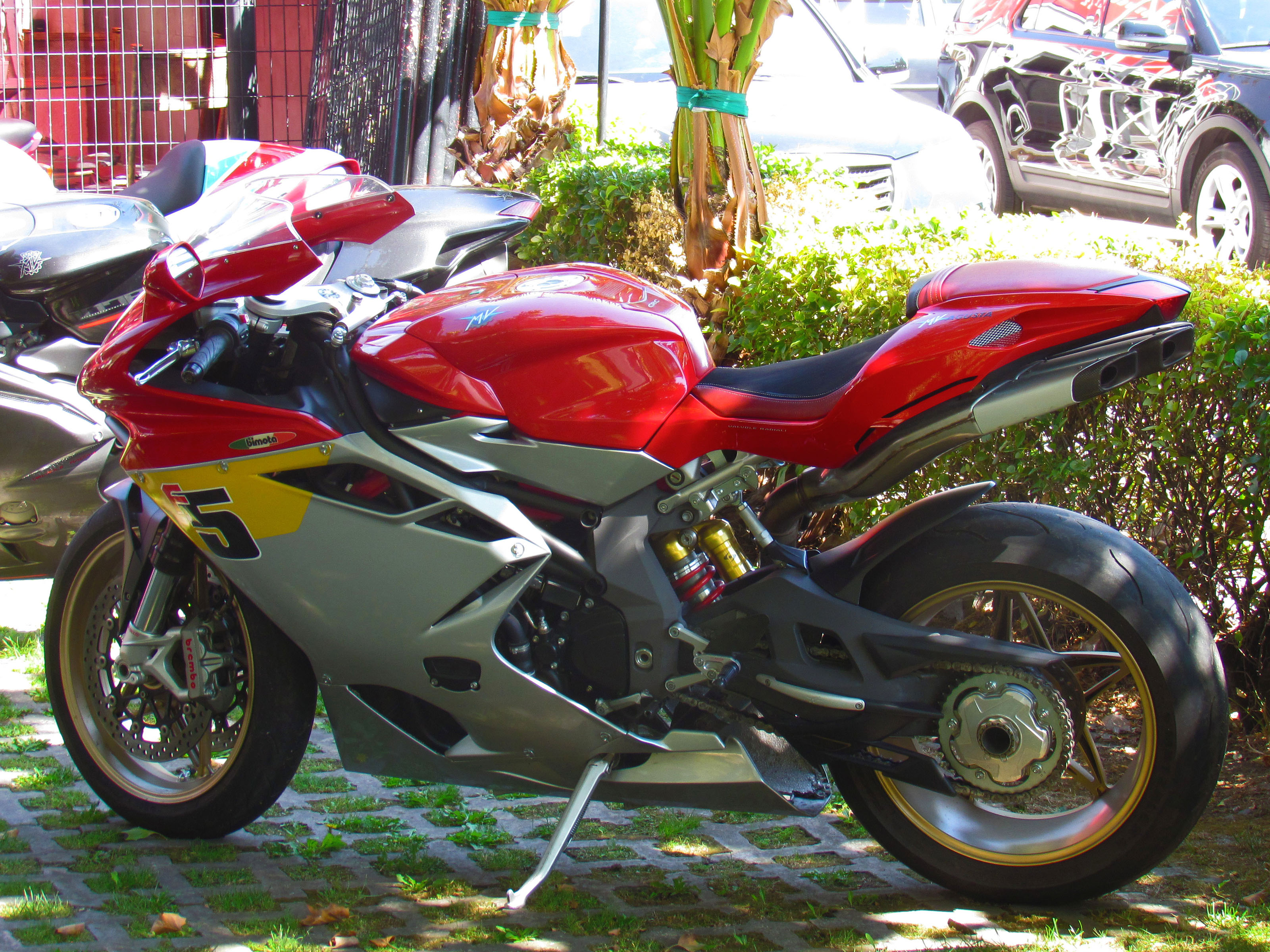 MV Agusta цвет хаки