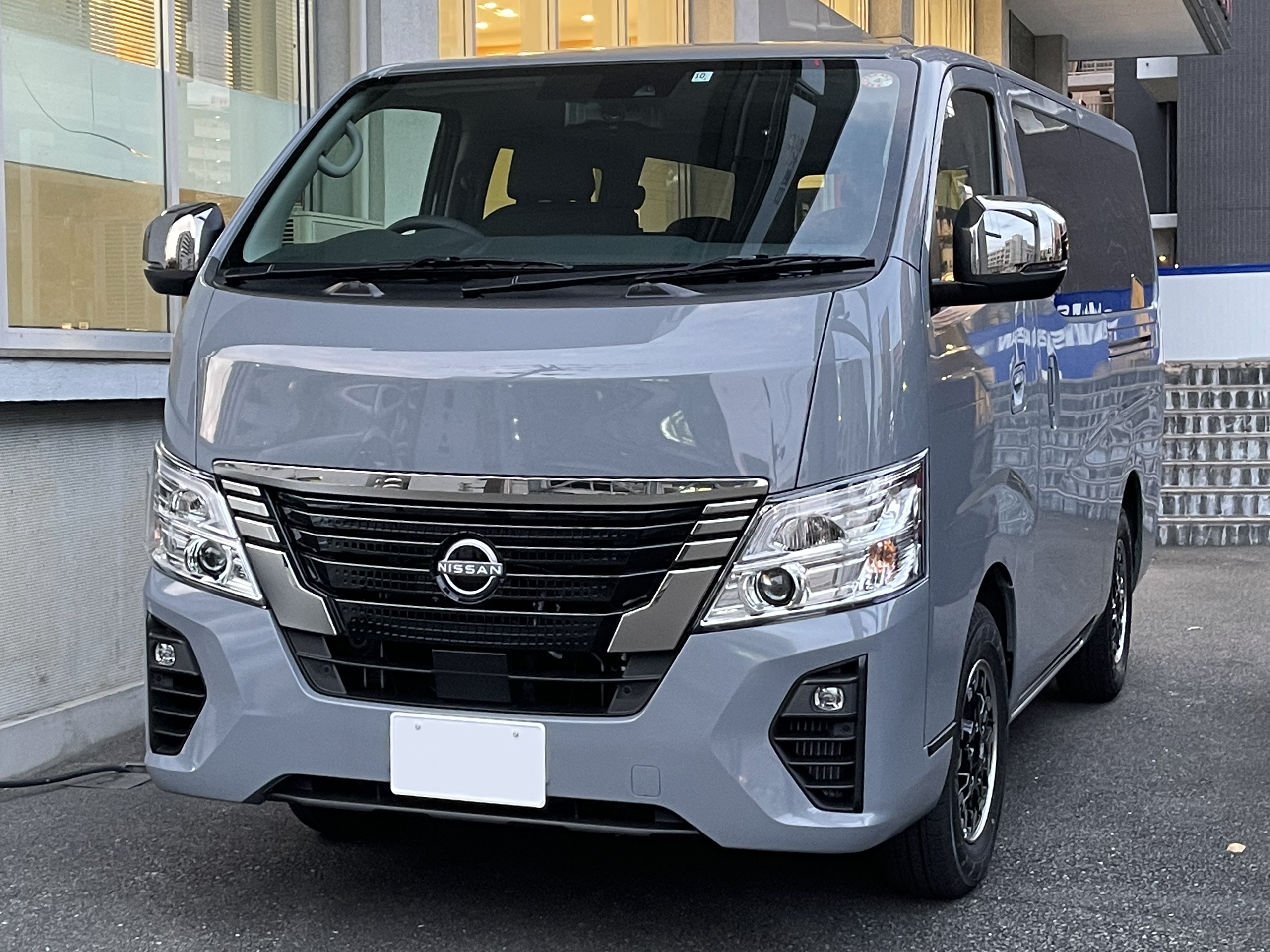 日産 NV350 キャラバン プレミアムGX フロントグリル 新車外し ...