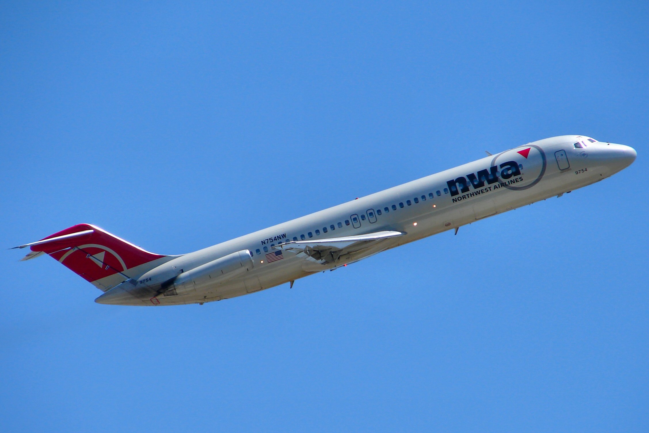 Northwest Airlines DC-9 (293294847).jpg