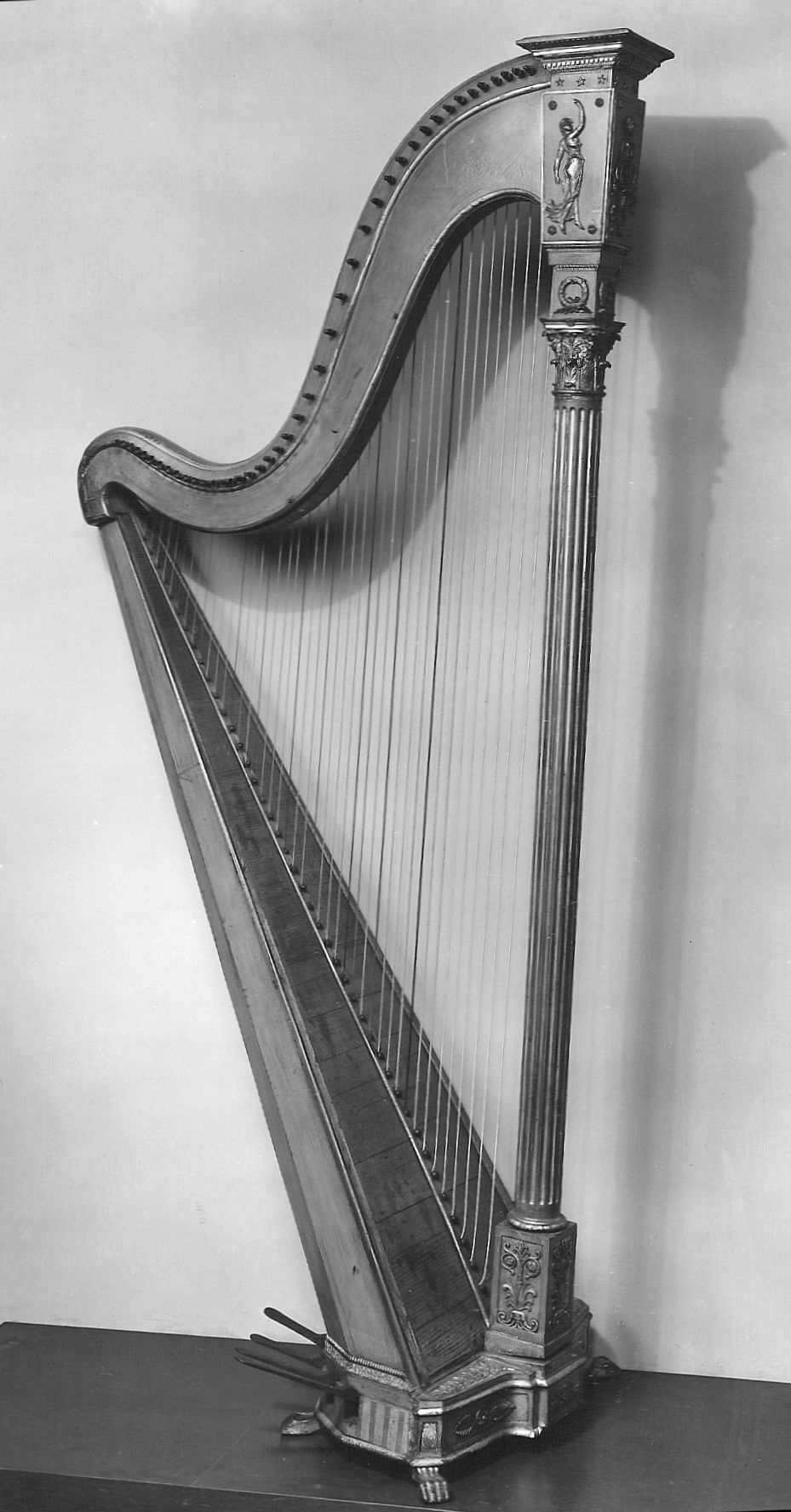 Pedal Harp MET 132562.jpg