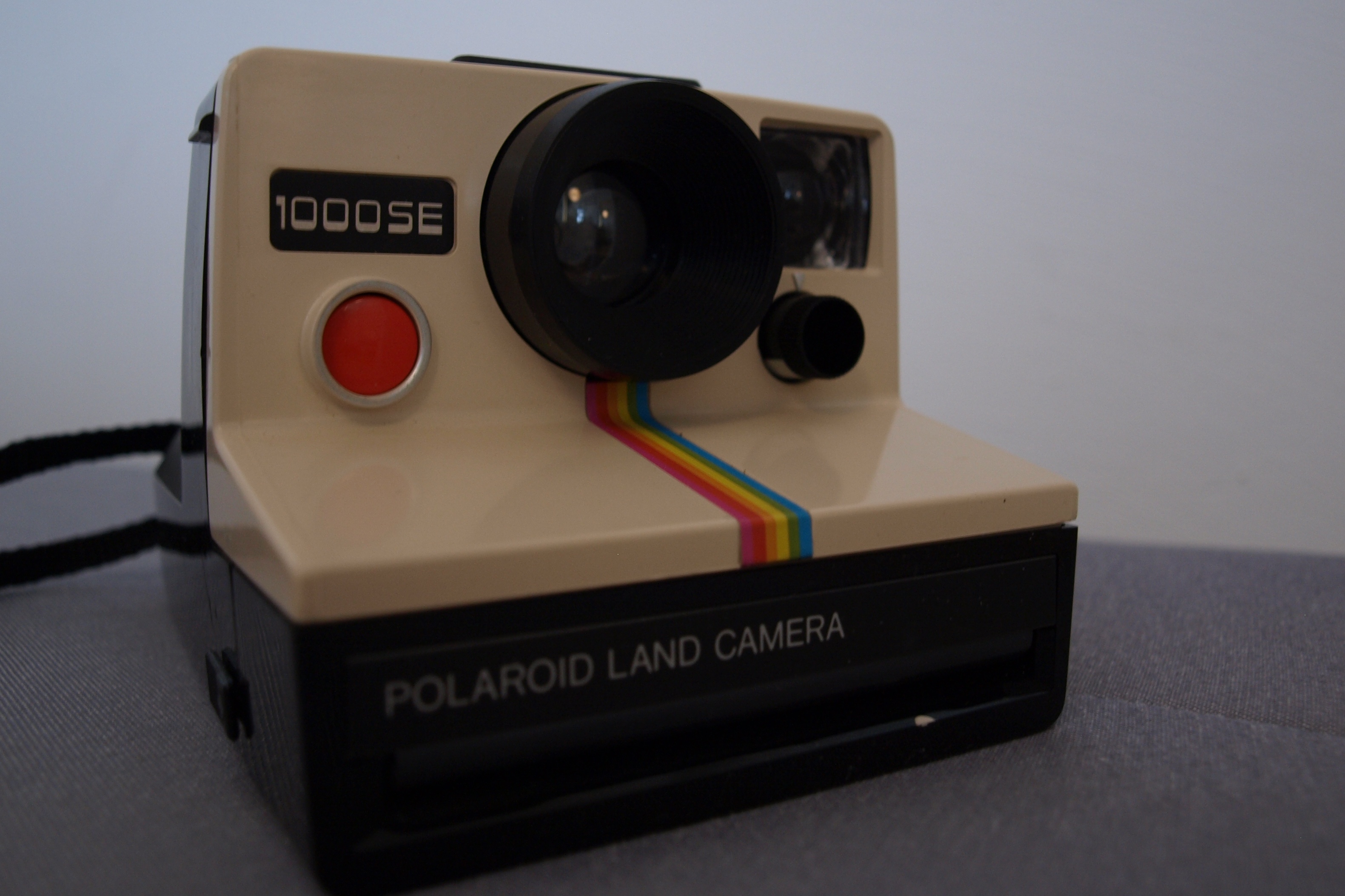 File:Polaroid Camera (like Instagram-Icon) (7243337216).jpg - Wikimedia Commons