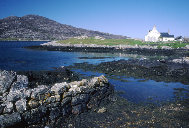 File:Promontory and bay Loch Boisdale - geograph.org.uk - 911696.jpg