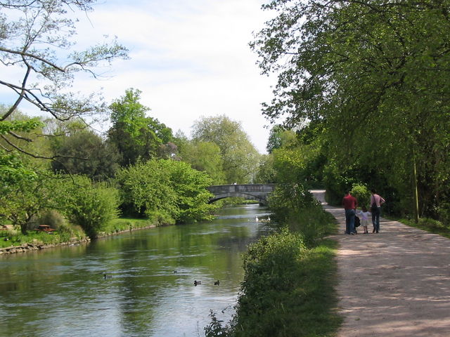 File:River Test, Romsey - geograph.org.uk - 10073.jpg