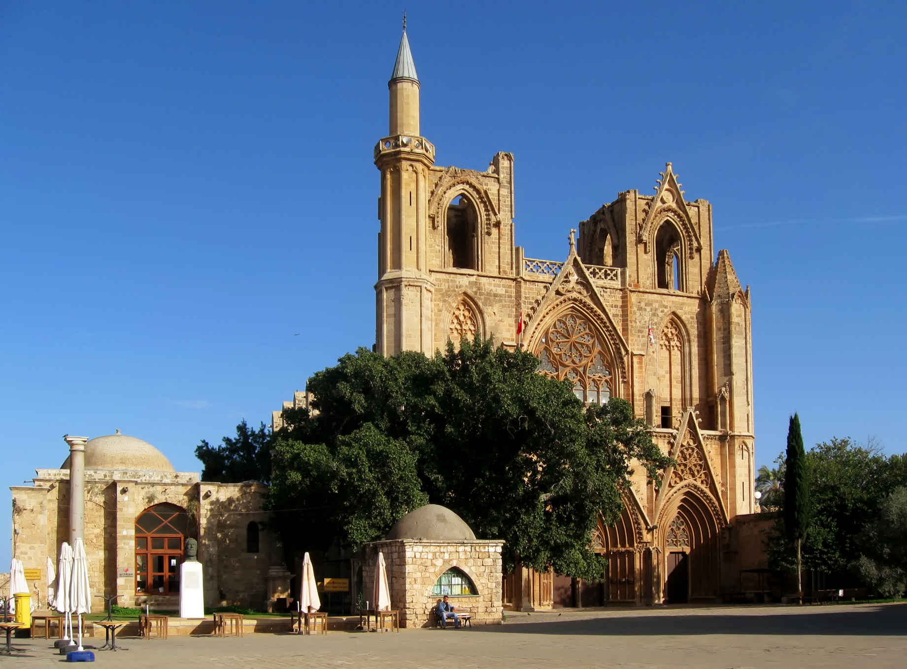 St._Nikolaos_Mustafa-_Pascha-Moschee_C.jpg