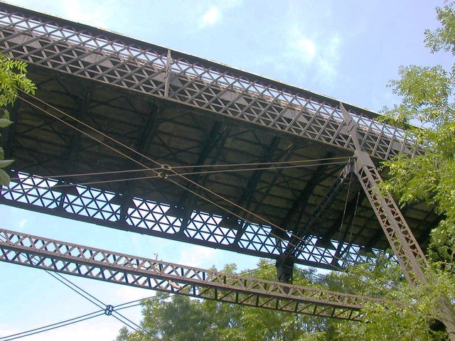 File:The high bridge, Hunningham - geograph.org.uk - 1658756.jpg