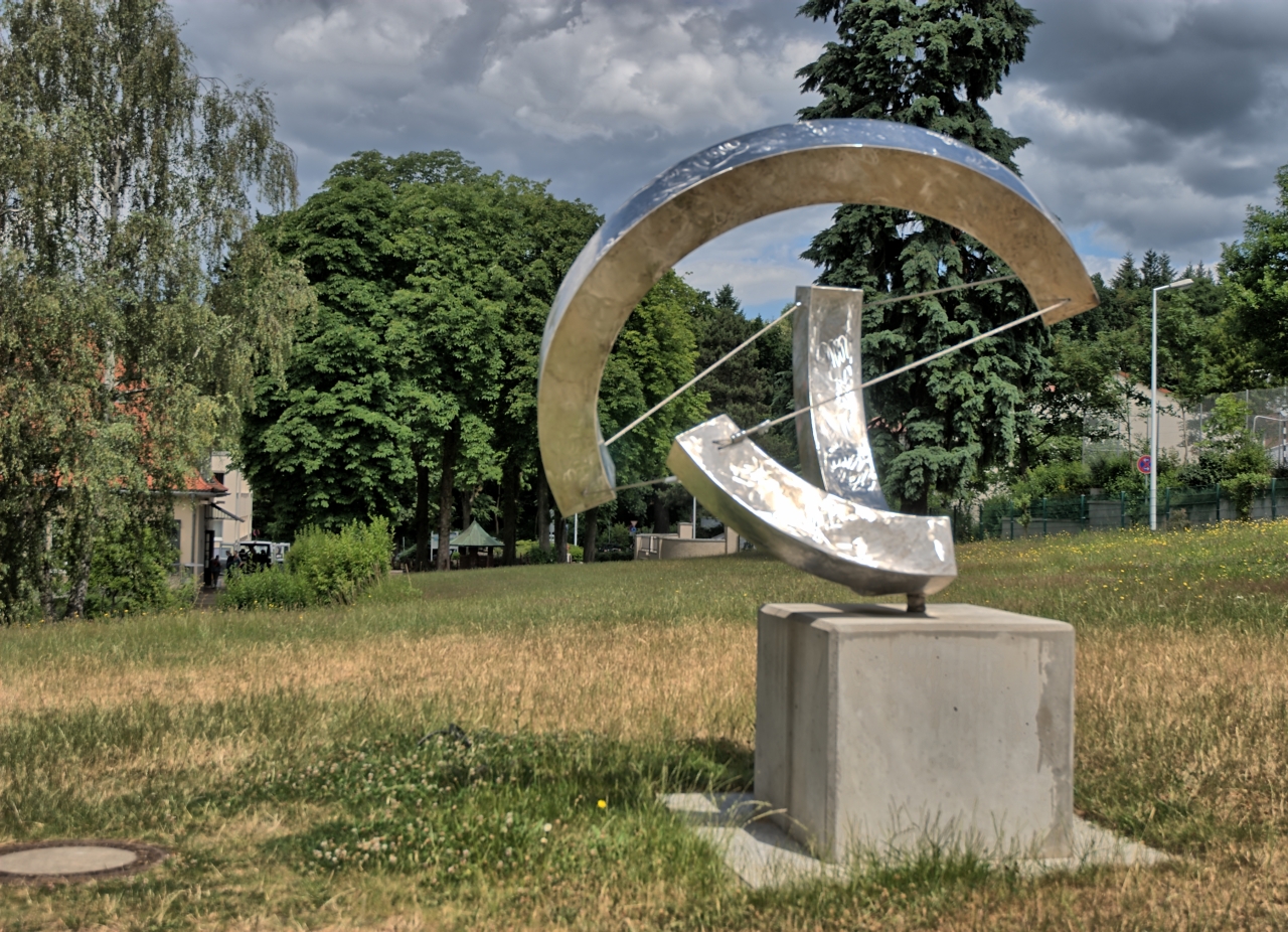 Skulptur ''Kreisteilung kugelig'' (2012), Darmstadt