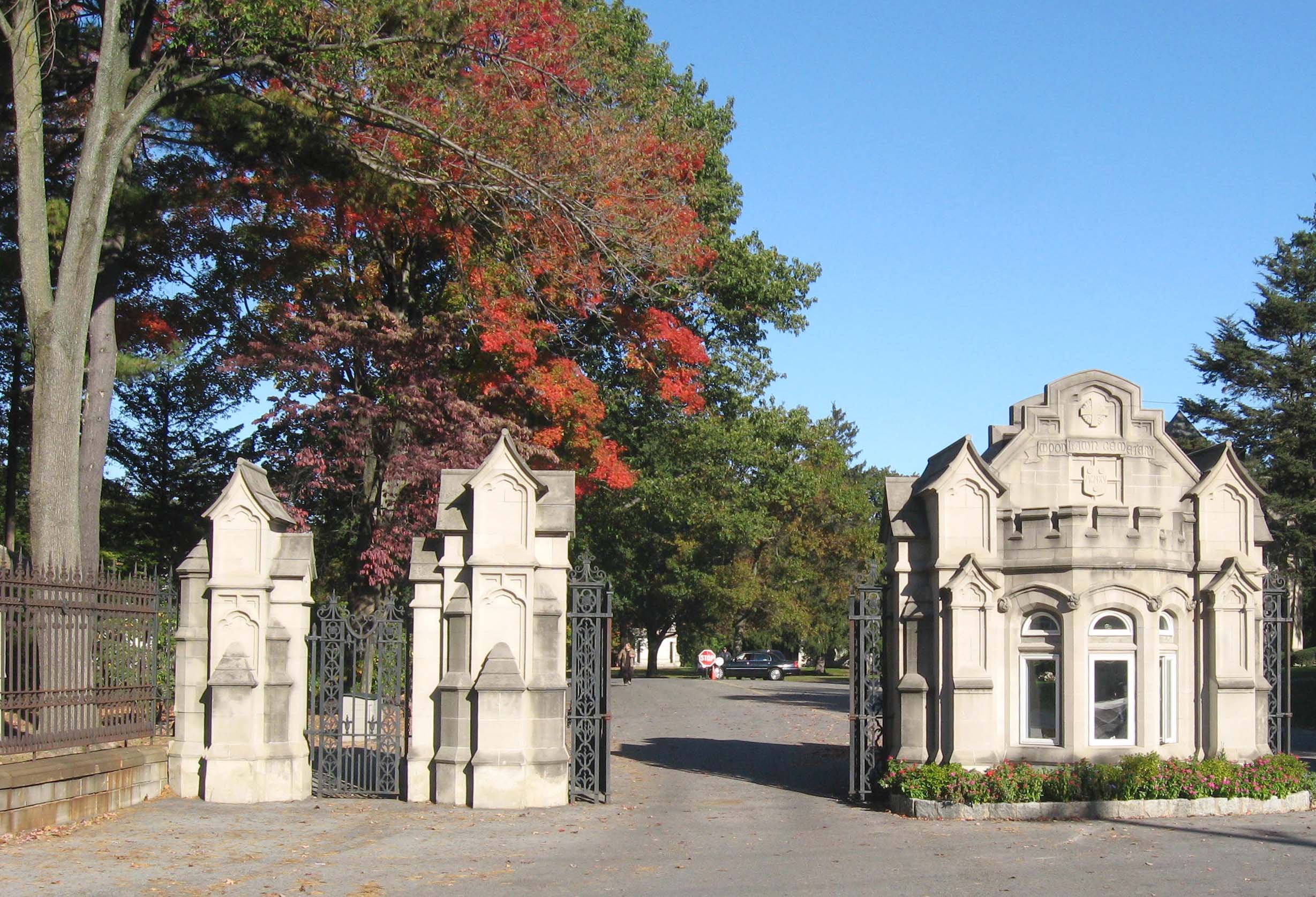 Woodlawn_cem_Jerrome_gate_jeh.JPG