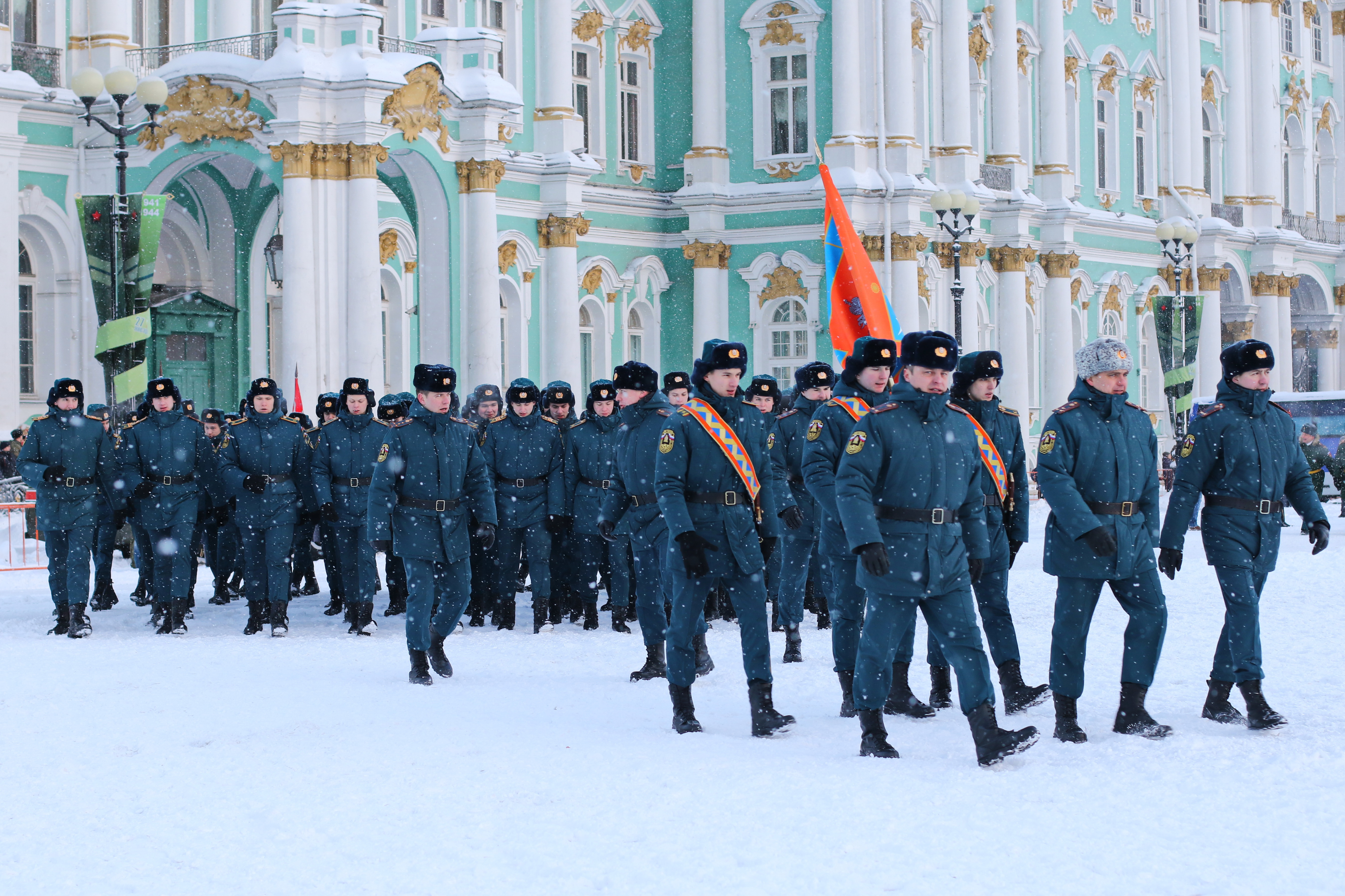 Программа на дворцовой 31 декабря. ОМОН Бастион Санкт-Петербург. ОМОН Петербург. Парад полиции в Москве. Полицейские на параде.