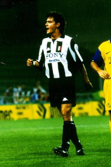 Inzaghi playing for Juventus in a 1997–98 Coppa Italia match