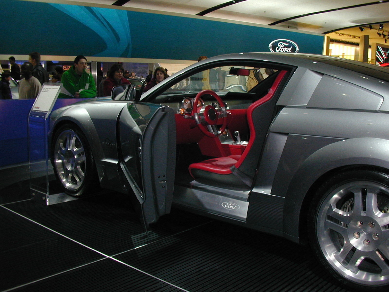 File 2005 Mustang Concept Car Interior 2 2210883440 Jpg