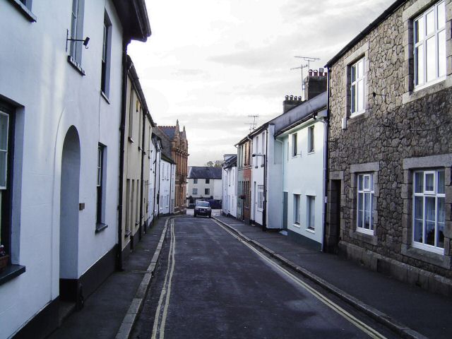 File:A quiet street in Moretonhampstead - geograph.org.uk - 75218