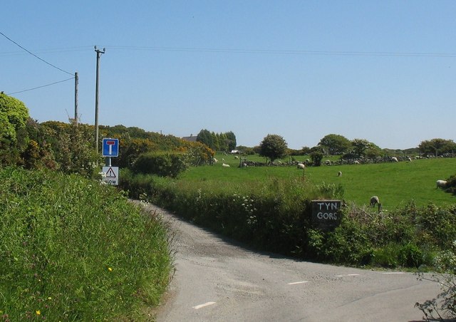 File:Access road to small holdings off the Llanfflewin-Rhosgoch road - geograph.org.uk - 1331133.jpg