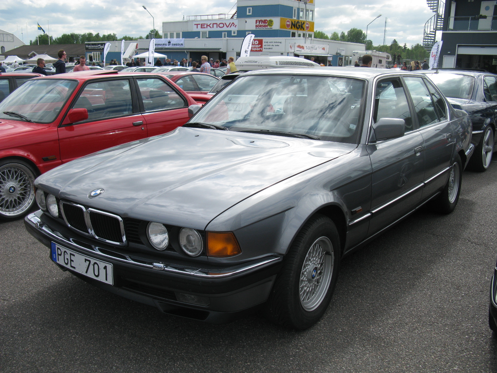 Характеристики BMW 7-серия (E32) 4 дв. седан 1986 – 1994