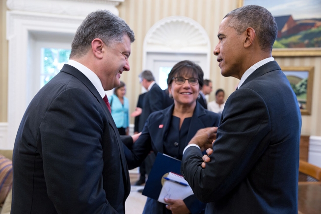Файл:Barack Obama talks with Petro Poroshenko, 18 September 2014.jpg