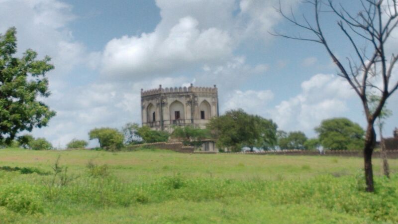 File:Barid Shahi Tombs 2013-09-05 20-17-58.jpg